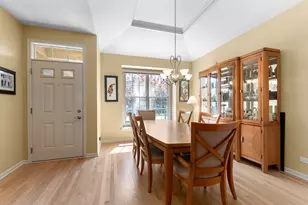 29W511 Cerny Cir, Warrenville, IL 60555 - Photo 4