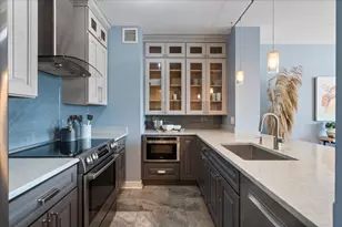 501 N Clinton St, Chicago, IL 60654 - Photo 12