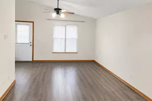 253 S Fulton Ave, Bradley, IL 60915 - Photo 4