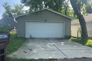 253 S Fulton Ave, Bradley, IL 60915 - Photo 2