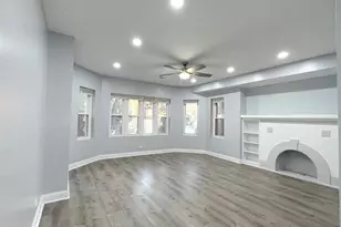 7724 S Essex Ave, Chicago, IL 60649 - Photo 2