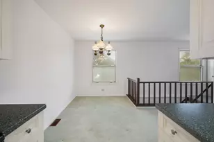 784 Leicester Rd, Elk Grove Village, IL 60007 - Photo 12