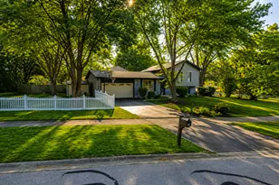 4 N Birchwood Dr, Naperville, IL 60540 - Photo 32