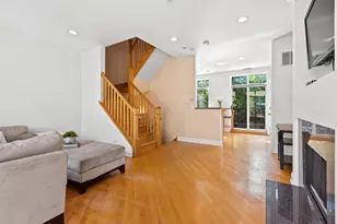 1350 W Byron St, Chicago, IL 60613 - Photo 2