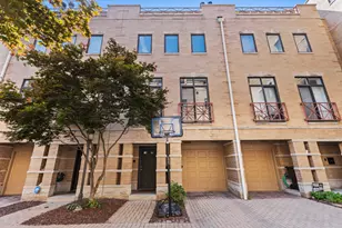 1350 W Byron St, Chicago, IL 60613 - Photo 1