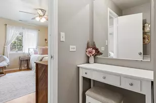 230 Windsor Ln, Willowbrook, IL 60527 - Photo 10