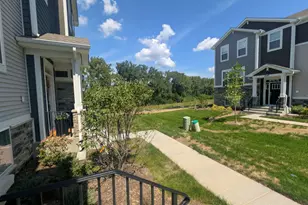 434 Red Oak Cir, Volo, IL 60020 - Photo 2