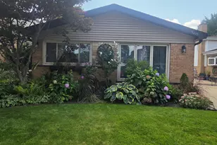 5435 Reba St, Morton Grove, IL 60053 - Photo 2