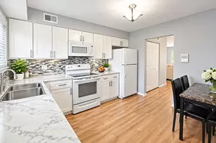 916 S Plum Grove Rd, Palatine, IL 60067 - Photo 6