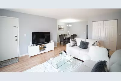 916 S Plum Grove Road #224, Palatine, IL 60067 - Photo 2