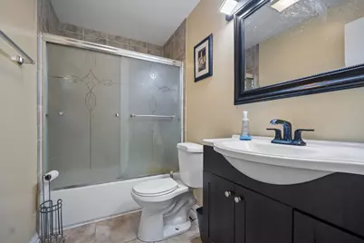 8560 W Clara Drive, Niles, IL 60714 - Photo 10