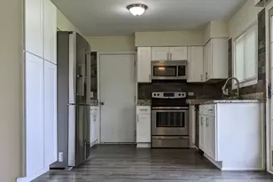 508 Bristol Ln, Schaumburg, IL 60194 - Photo 4