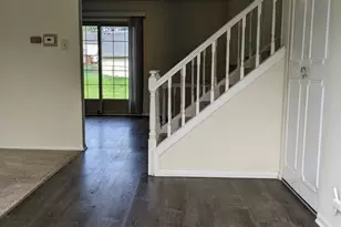 508 Bristol Ln, Schaumburg, IL 60194 - Photo 2