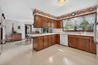 130 Ebbesen Drive, Dekalb, IL 60115 - Photo 14