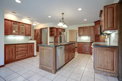 19665 W Hawthorne Boulevard, Mundelein, IL 60060 - Photo 10