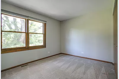 19665 W Hawthorne Boulevard, Mundelein, IL 60060 - Photo 26