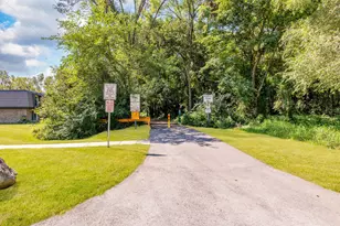 24 Cour Madeleine Ct, Palos Hills, IL 60465 - Photo 32