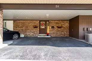 24 Cour Madeleine Ct, Palos Hills, IL 60465 - Photo 2