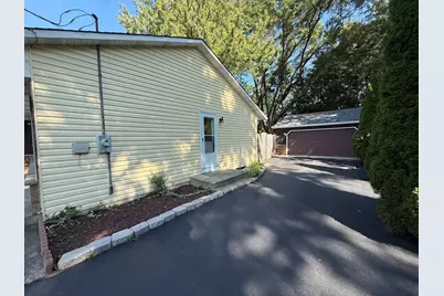3884 Woodlawn Avenue, Gurnee, IL 60031 - Photo 36
