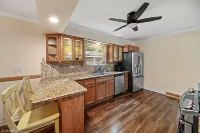 3884 Woodlawn Avenue, Gurnee, IL 60031 - Photo 4
