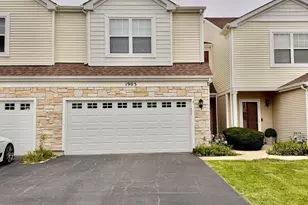 1903 Cobblestone Dr, Carpentersville, IL 60110 - Photo 2