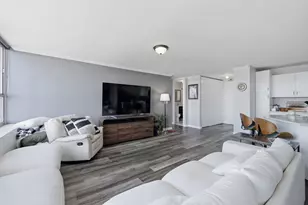 655 W Irving Park Rd, Chicago, IL 60613 - Photo 6