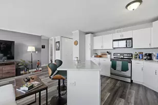 655 W Irving Park Rd, Chicago, IL 60613 - Photo 8