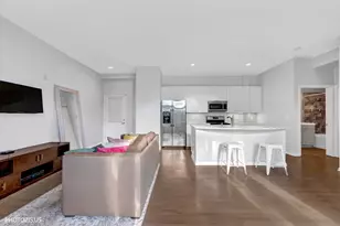 2251 W St Paul Ave, Chicago, IL 60647 - Photo 8