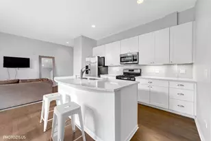 2251 W St Paul Ave, Chicago, IL 60647 - Photo 10