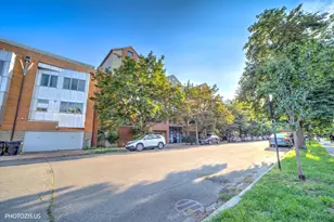 2251 W St Paul Ave, Chicago, IL 60647 - Photo 34