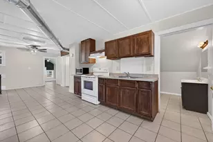 110 W 3rd St, Belvidere, IL 61008 - Photo 8