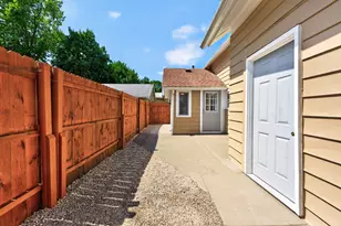 110 W 3rd St, Belvidere, IL 61008 - Photo 34