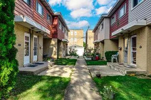 9123 Lamon Ave N, Skokie, IL 60077 - Photo 4