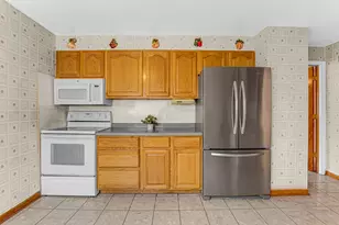 9123 Lamon Ave N, Skokie, IL 60077 - Photo 8