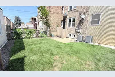 5706 N Maplewood Avenue #1, Chicago, IL 60659 - Photo 14