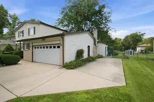 524 Hingham Ln, Schaumburg, IL 60193 - Photo 2