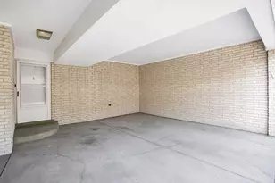 2846 W Touhy Ave, Chicago, IL 60645 - Photo 2