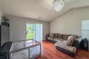 711 Newton Dr, Champaign, IL 61822 - Photo 6