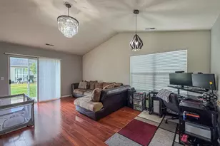 711 Newton Dr, Champaign, IL 61822 - Photo 8