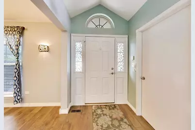 317 E Tall Oaks Lane, Itasca, IL 60143 - Photo 2