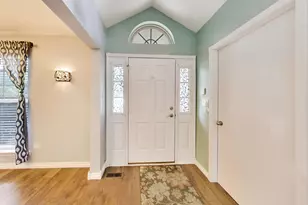 317 E Tall Oaks Ln, Itasca, IL 60143 - Photo 2