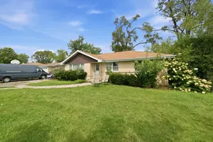 9342 S 76th Ave, Hickory Hills, IL 60457 - Photo 2