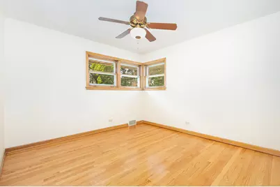 7046 W Cleveland Street, Niles, IL 60714 - Photo 8