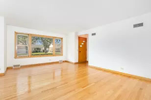 7046 W Cleveland St, Niles, IL 60714 - Photo 4
