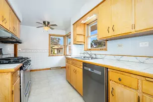 7046 W Cleveland St, Niles, IL 60714 - Photo 10