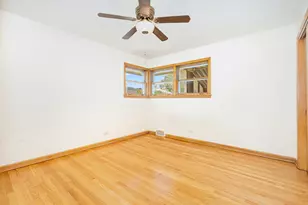 7046 W Cleveland St, Niles, IL 60714 - Photo 12