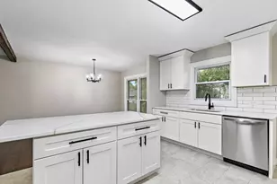 671 W St Aubin Dr, Addison, IL 60101 - Photo 10