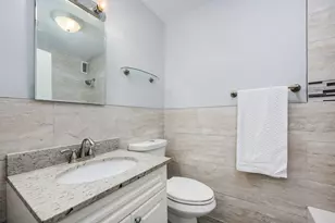 555 W Cornelia Ave, Chicago, IL 60657 - Photo 10
