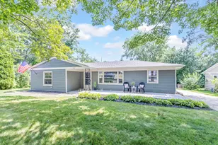 646 Mt Vernon Pl, Batavia, IL 60510 - Photo 1