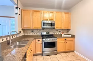 2437 Oneida Ln, Naperville, IL 60563 - Photo 6